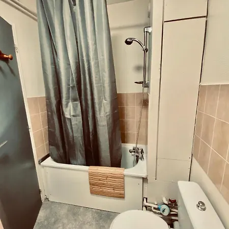 Le Gousselot Parking Pompidou Un-sejour-a-part * מץ