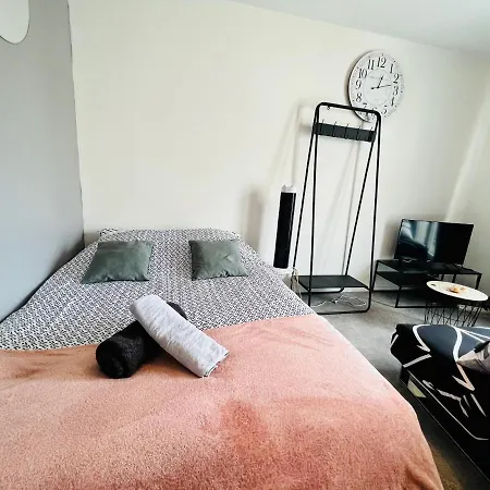 Le Gousselot Parking Pompidou Un-sejour-a-part מץ