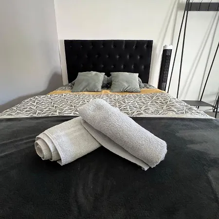 Le Gousselot Parking Pompidou Un-sejour-a-part מץ